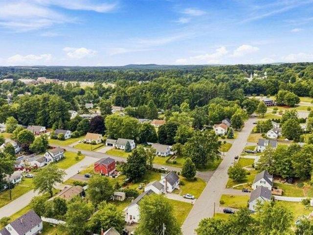 house with 3 bedroom, Nashua NH ES104542164