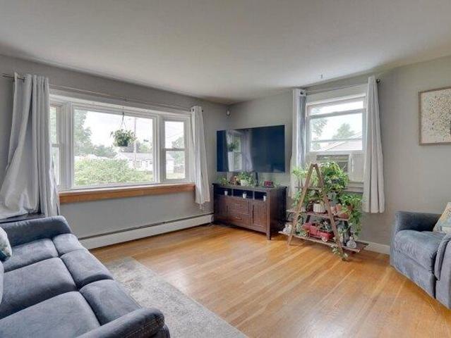 house with 3 bedroom, Nashua NH ES104567625