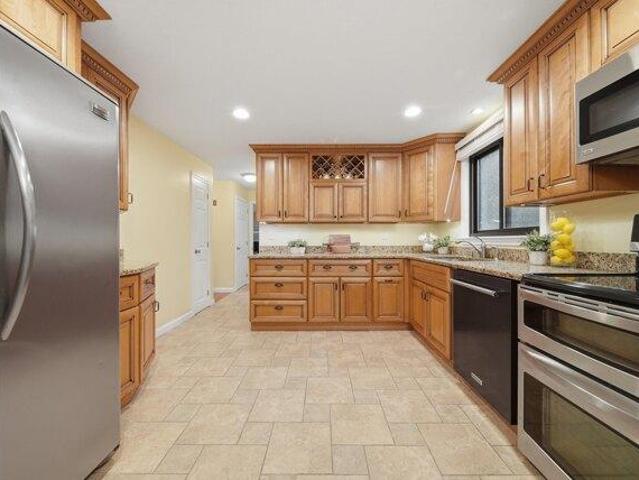 house with 3 bedroom, Nashua NH ES104567634