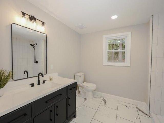 house with 3 bedroom, Nashua NH ES105401323