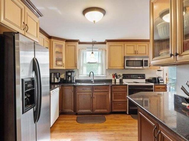 house with 3 bedroom, Nashua NH ES105440023