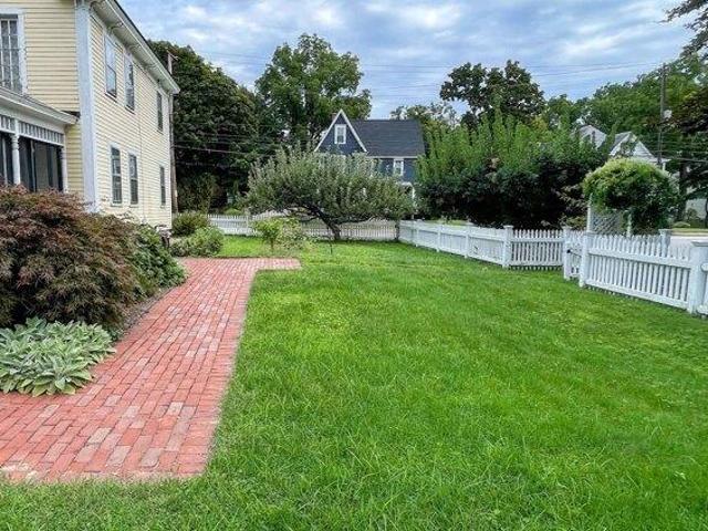 house with 3 bedroom, Nashua NH ES105443418