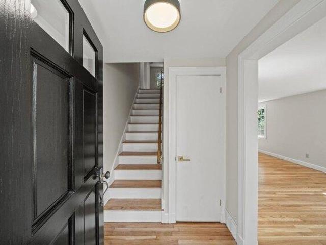 house with 3 bedroom, Nashua NH ES105443193