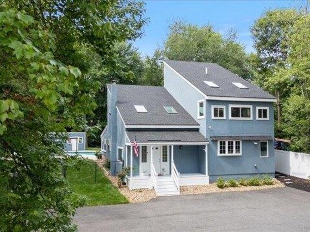 house with 3 bedroom, Nashua NH ES105551355
