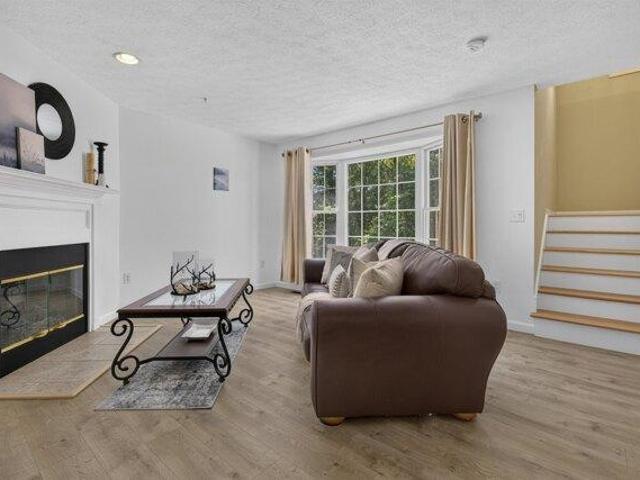house with 3 bedroom, Nashua NH ES105553308