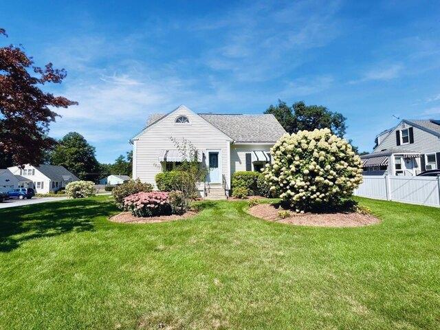 house with 3 bedroom, Nashua NH ES105578413
