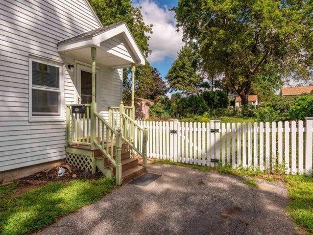 house with 3 bedroom, Nashua NH ES105578881