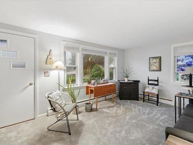 house with 3 bedroom, Nashua NH ES105351052