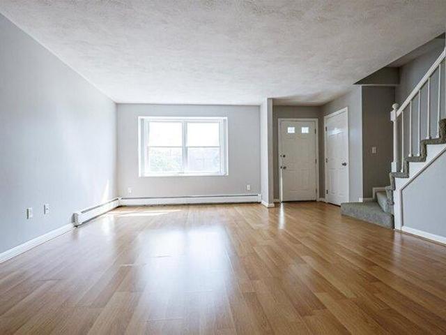 house with 3 bedroom, Nashua NH ES105385175