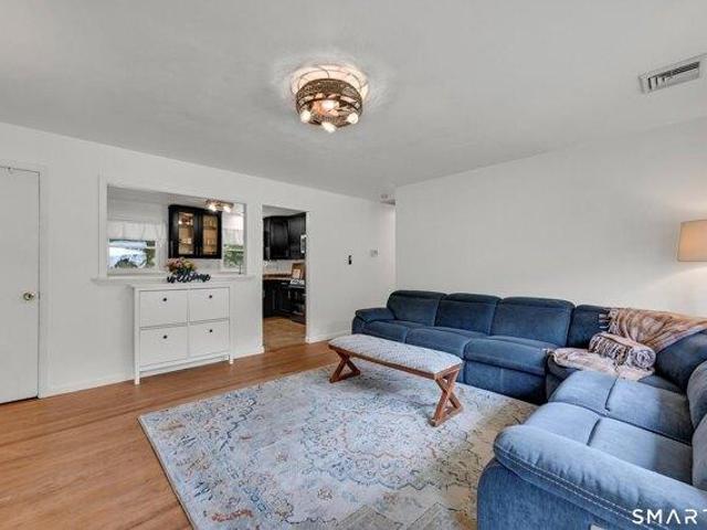 house with 3 bedroom, Naugatuck CT ES105548483