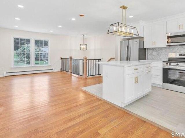 house with 3 bedroom, Naugatuck CT ES105551404