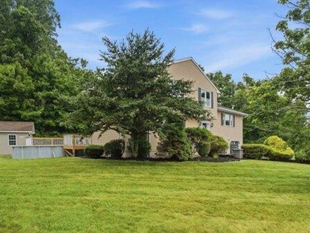 house with 3 bedroom, Naugatuck CT ES105558287