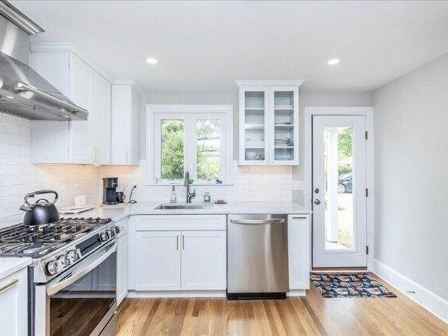 house with 3 bedroom, Newton MA ES105402731