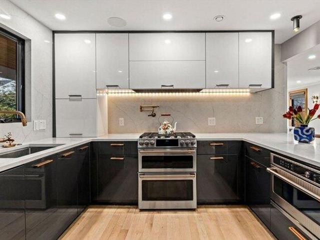 house with 3 bedroom, Newton MA ES105496331