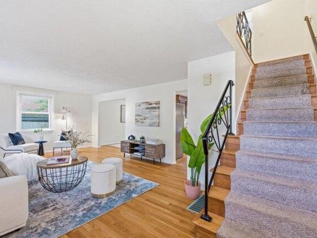 house with 3 bedroom, Newton MA ES105512685