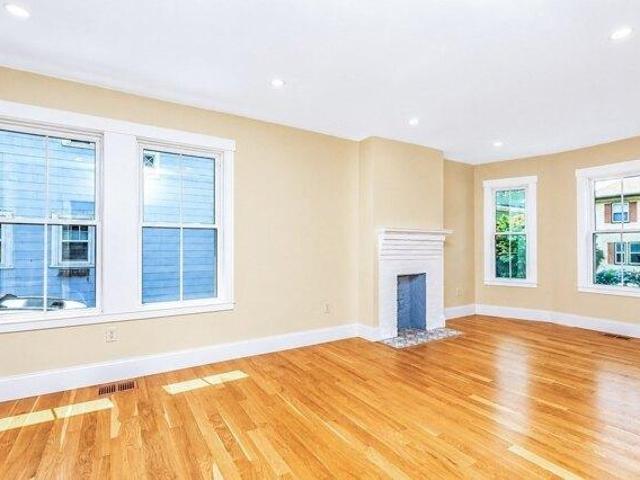 house with 3 bedroom, Newton MA ES105550675