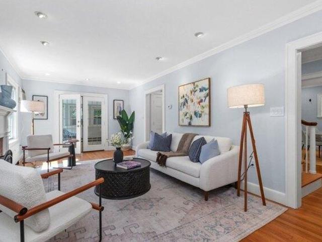 house with 3 bedroom, Newton MA ES105557222