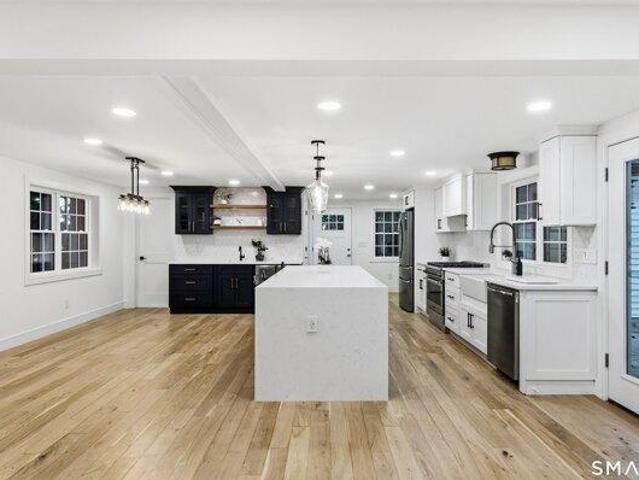house with 3 bedroom, Newtown CT ES105574724