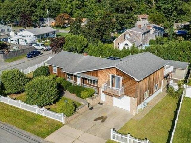 house with 3 bedroom, New Bedford MA ES105443470
