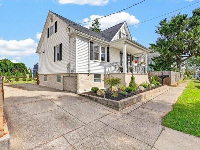 house with 3 bedroom, New Bedford MA ES105710643