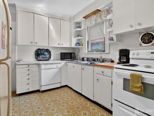 house with 3 bedroom, New Brunswick NJ ES105278858