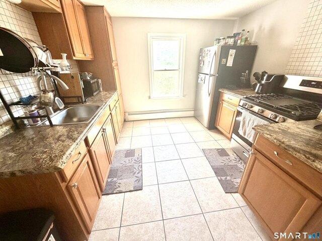 house with 3 bedroom, New Britain CT ES104570527