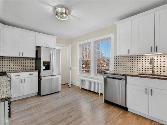 house with 3 bedroom, New Britain CT ES104513495