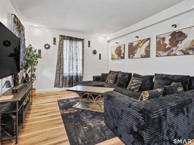 house with 3 bedroom, New Britain CT ES105478029