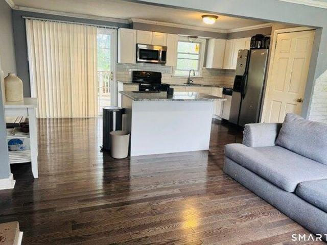 house with 3 bedroom, New Britain CT ES105587710
