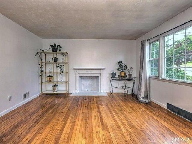 house with 3 bedroom, New Haven CT ES105590732
