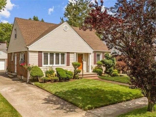 house with 3 bedroom, New Hyde Park NY ES104908277