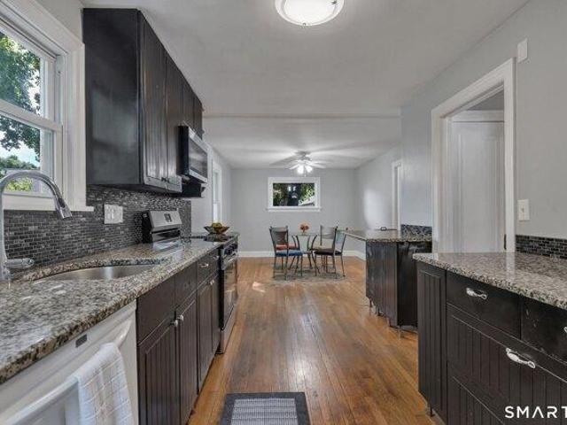 house with 3 bedroom, New London CT ES104921666