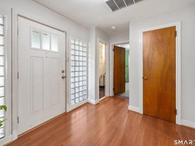 house with 3 bedroom, Newington CT ES105587586