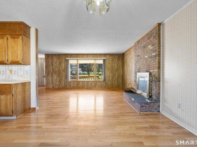 house with 3 bedroom, Newington CT ES105587339