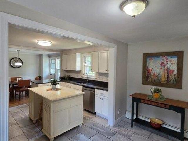 house with 3 bedroom, North Attleboro MA ES105652185