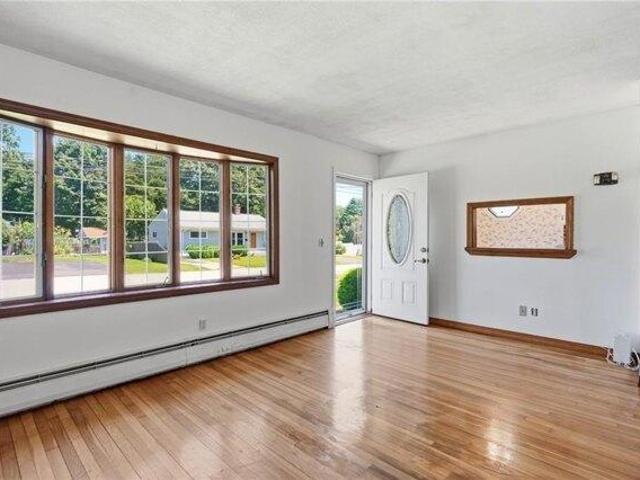 house with 3 bedroom, North Kingstown RI ES104907542