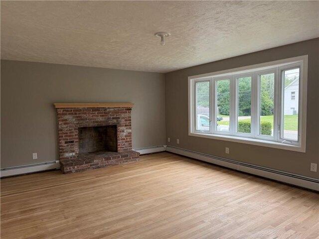 house with 3 bedroom, North Kingstown RI ES105549570