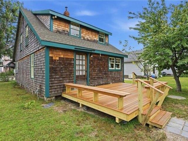house with 3 bedroom, North Kingstown RI ES105275622