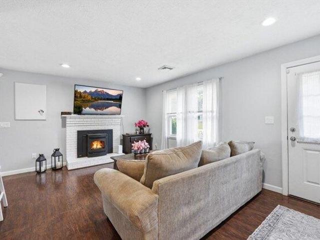 house with 3 bedroom, Northborough MA ES105330814