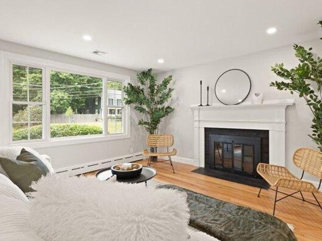 house with 3 bedroom, Norwood MA ES105514125