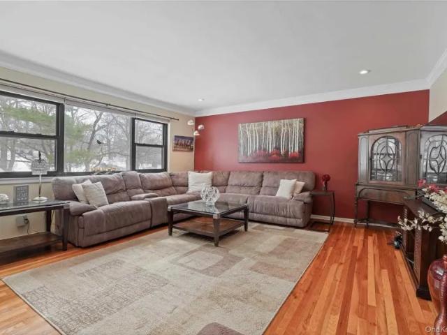 house with 3 bedroom, NY NY ES102204451