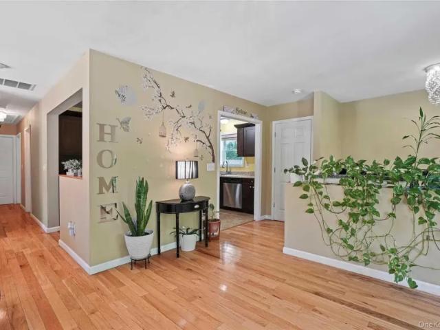 house with 3 bedroom, NY NY ES102770963