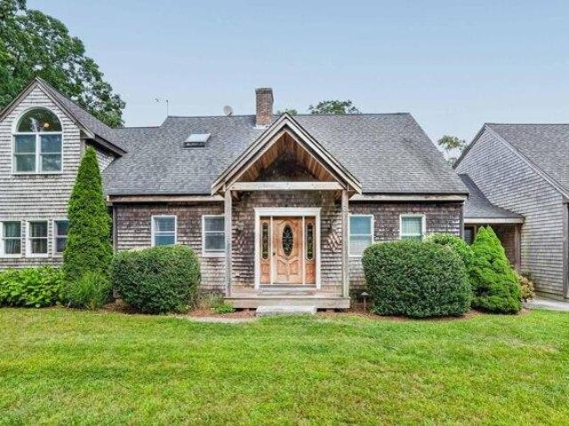 house with 3 bedroom, Oak Bluffs MA ES105514599