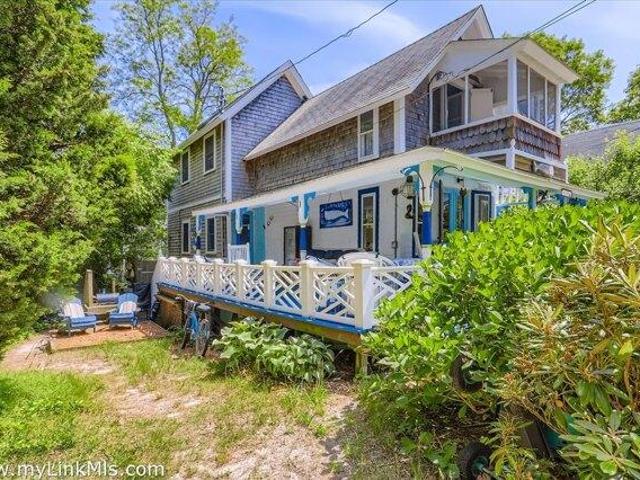 house with 3 bedroom, Oak Bluffs MA ES105511693