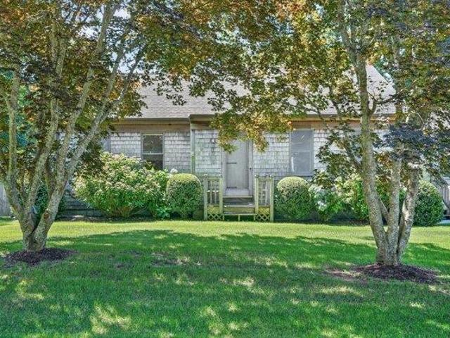 house with 3 bedroom, Oak Bluffs MA ES105511781