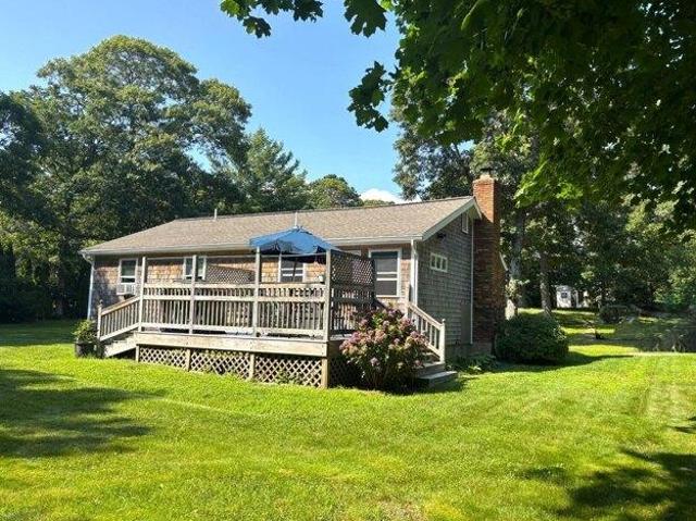 house with 3 bedroom, Oak Bluffs MA ES105612260