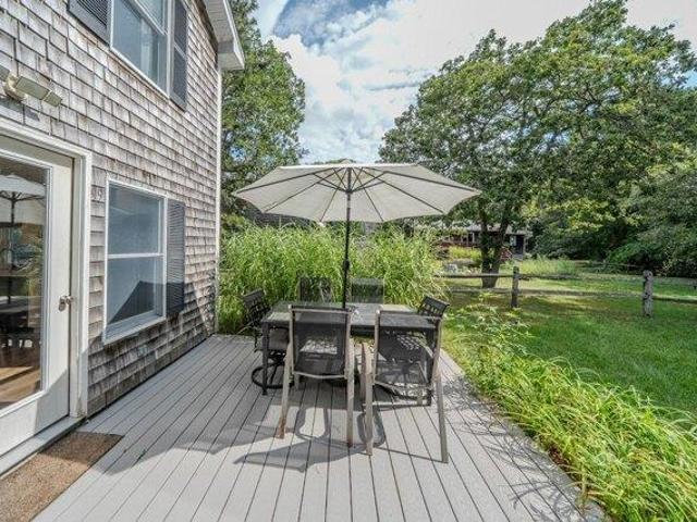 house with 3 bedroom, Oak Bluffs MA ES105612782
