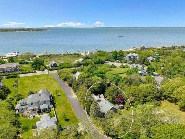house with 3 bedroom, Oak Bluffs MA ES105629036