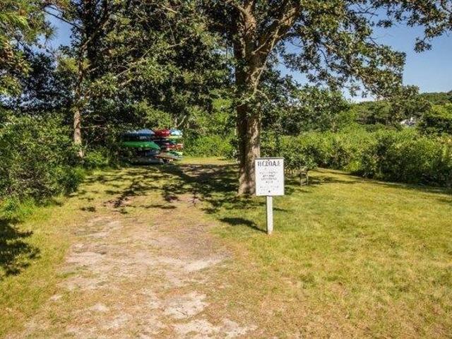 house with 3 bedroom, Oak Bluffs MA ES105629595