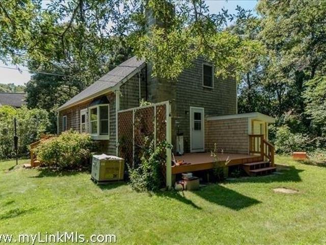 house with 3 bedroom, Oak Bluffs MA ES105632299